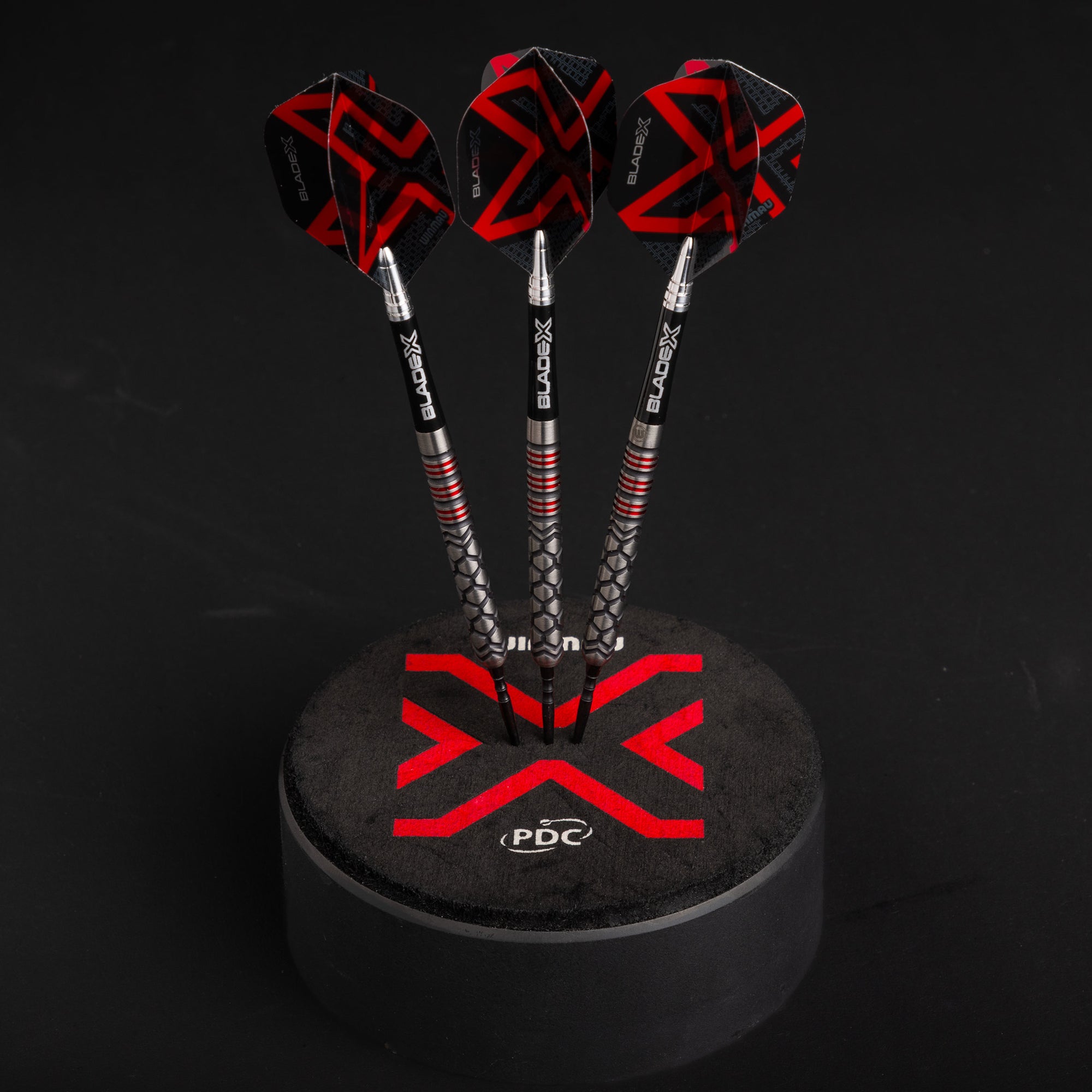 Winmau Blade X Prism Delta Dart Flights - Metallic Black & Red